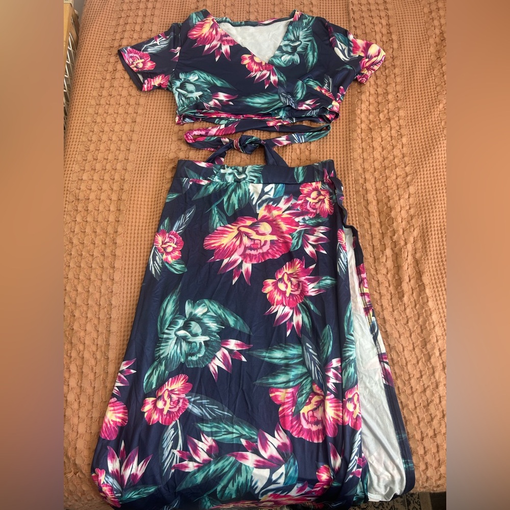 Floral Two-Piece Set with Tropical Print